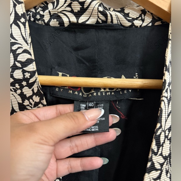Escada by Margaretha Ley Vintage Black and Cream Floral Blazer - Picture 8 of 11